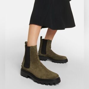 TOD’S Women’s Suede Chelsea Boots Sz. 39 - US Sz 9